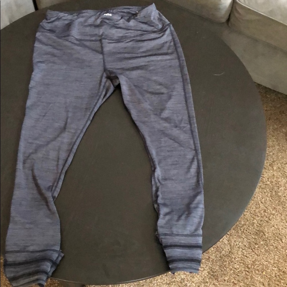 Maurice’s inMotion size L gray athletic pant